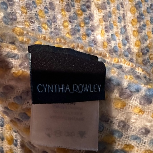 Cynthia Rowley blue/ yellow throw with fringe! Super soft! Used condition! - Picture 3 of 7